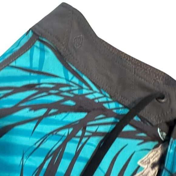 NWT Volcom Mod Tech board shorts Hybrid swim trunks tropical print size 28 - Picture 3 of 7